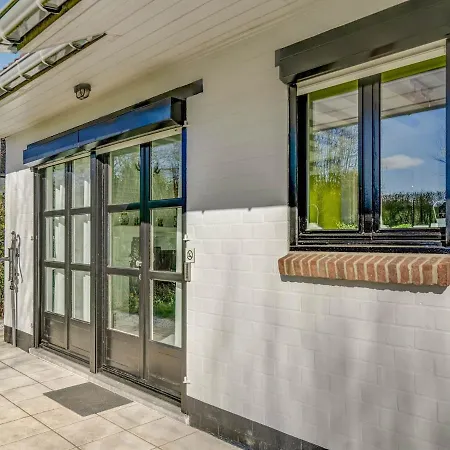 Holiday home Inviting In With Garden Heuvelland