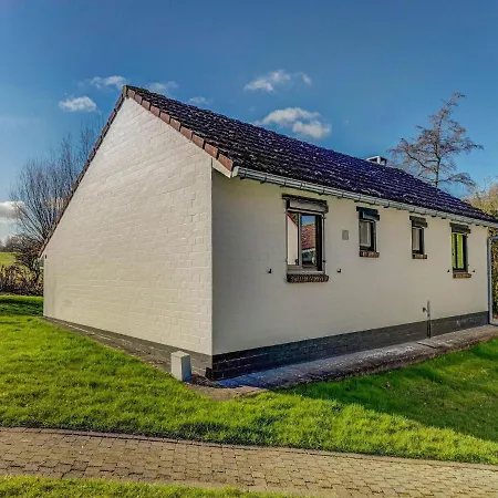 Holiday home Inviting In With Garden