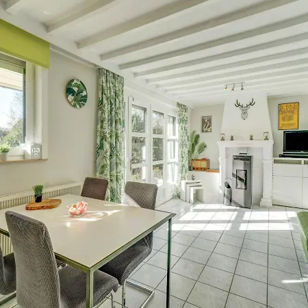 Holiday home Inviting In With Garden *