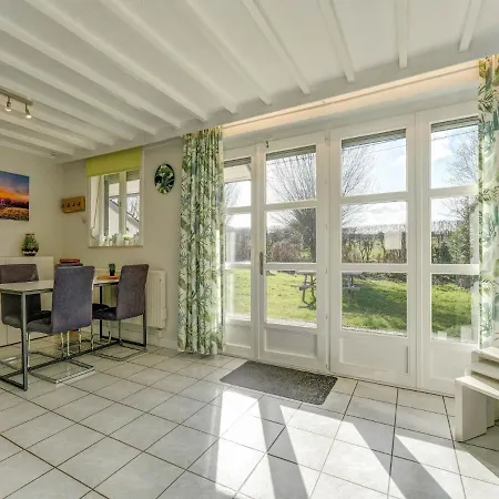 Holiday home Inviting In With Garden Heuvelland